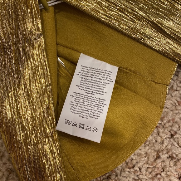 Collective The Label gold crop top - Picture 6 of 7